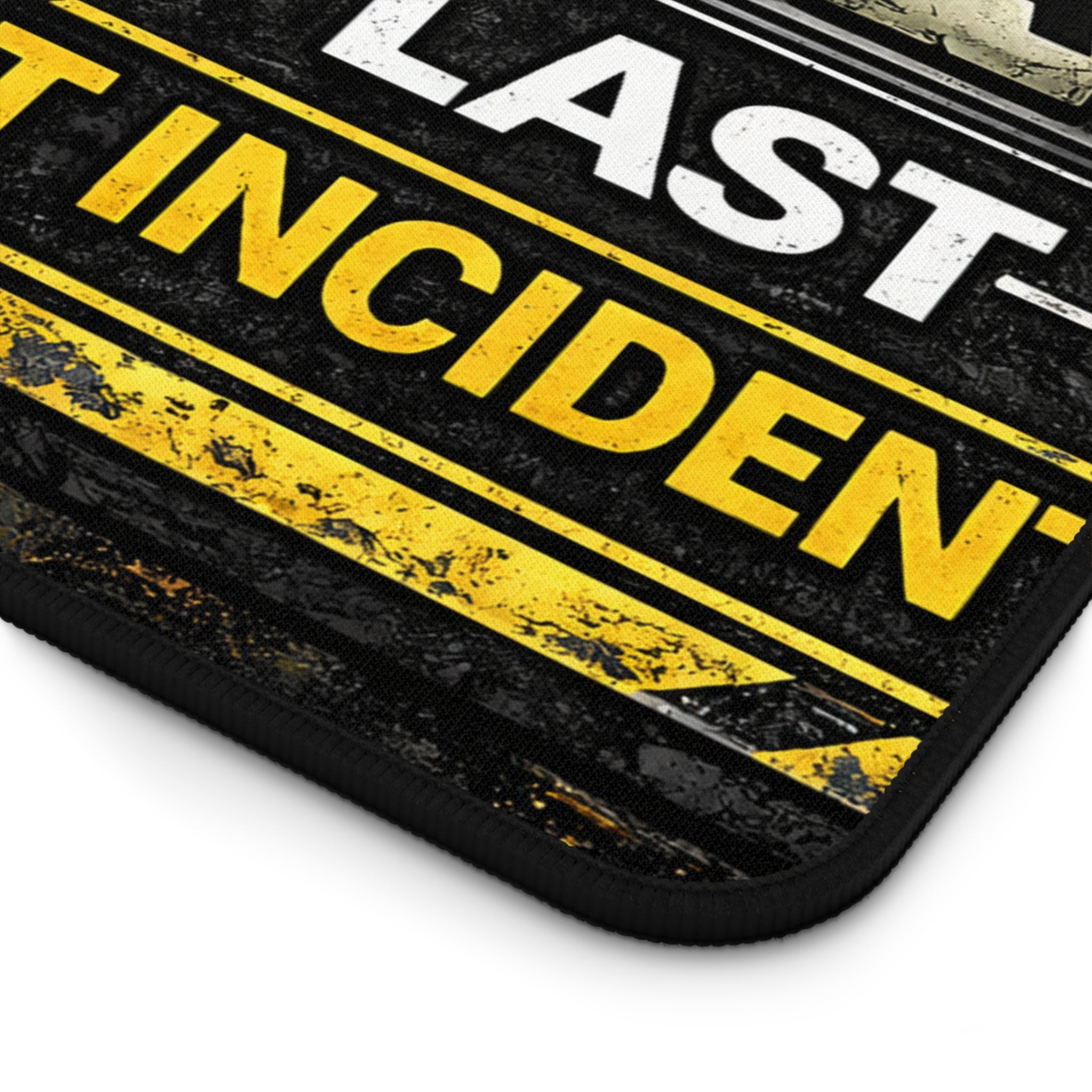 "0 Days Since Last IT Incident" Tech Humor Desk Mat — Funny IT Support Mouse Pad